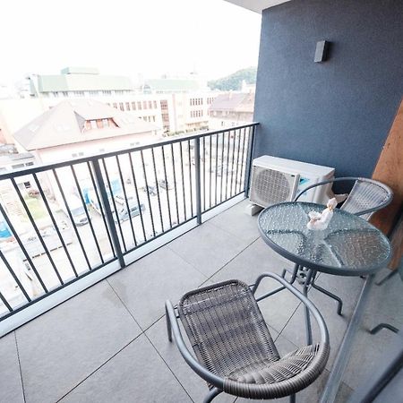 Brand New Luxury Apartment In The Heart Of 브라쇼브 외부 사진