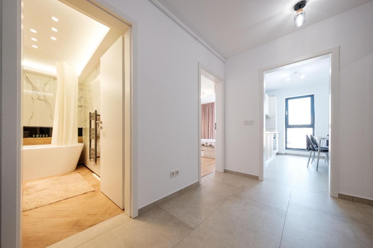 Brand New Luxury Apartment In The Heart Of 브라쇼브 외부 사진