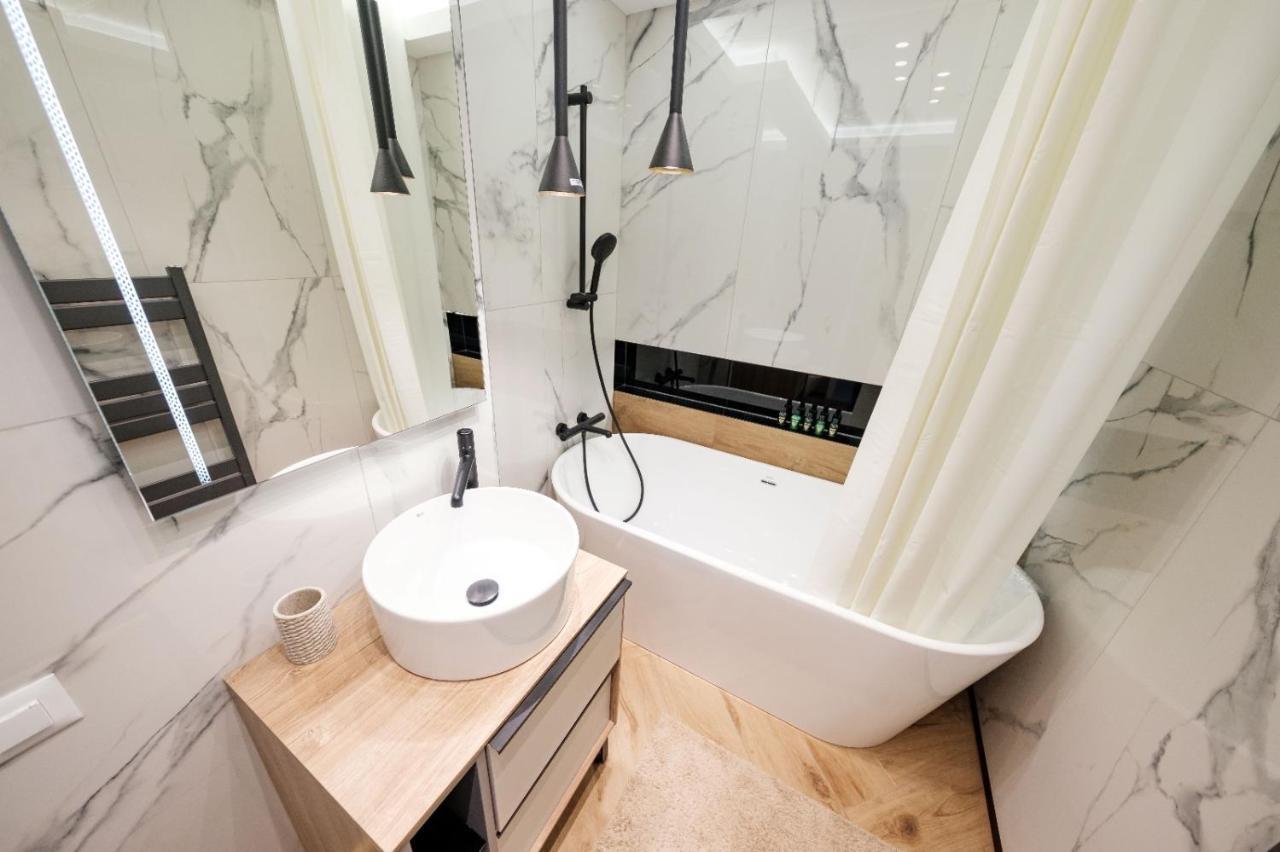 Brand New Luxury Apartment In The Heart Of 브라쇼브 외부 사진