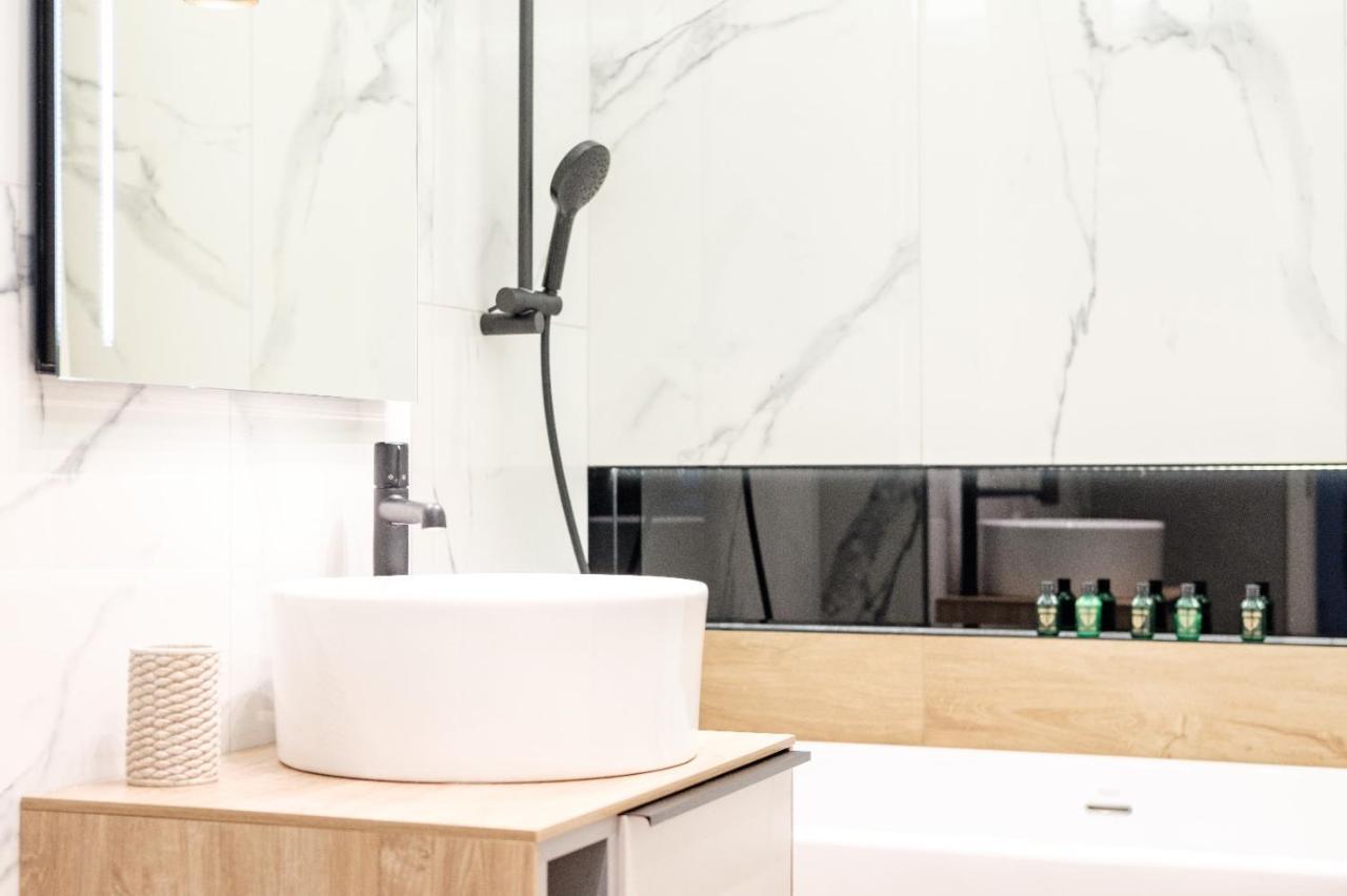 Brand New Luxury Apartment In The Heart Of 브라쇼브 외부 사진