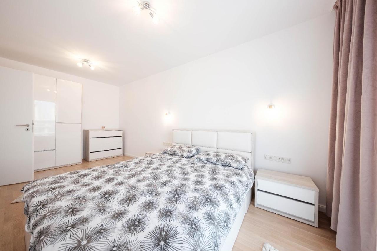 Brand New Luxury Apartment In The Heart Of 브라쇼브 외부 사진