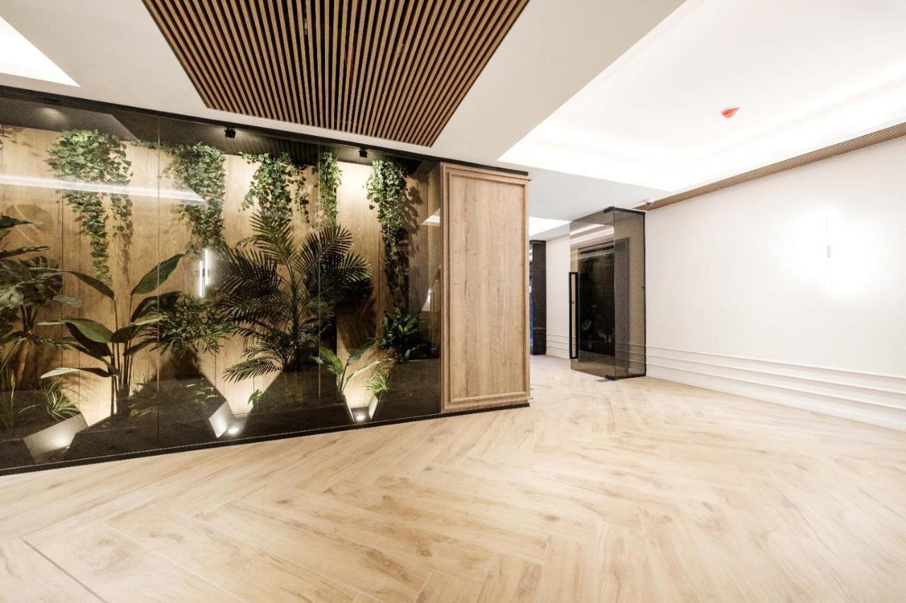 Brand New Luxury Apartment In The Heart Of 브라쇼브 외부 사진