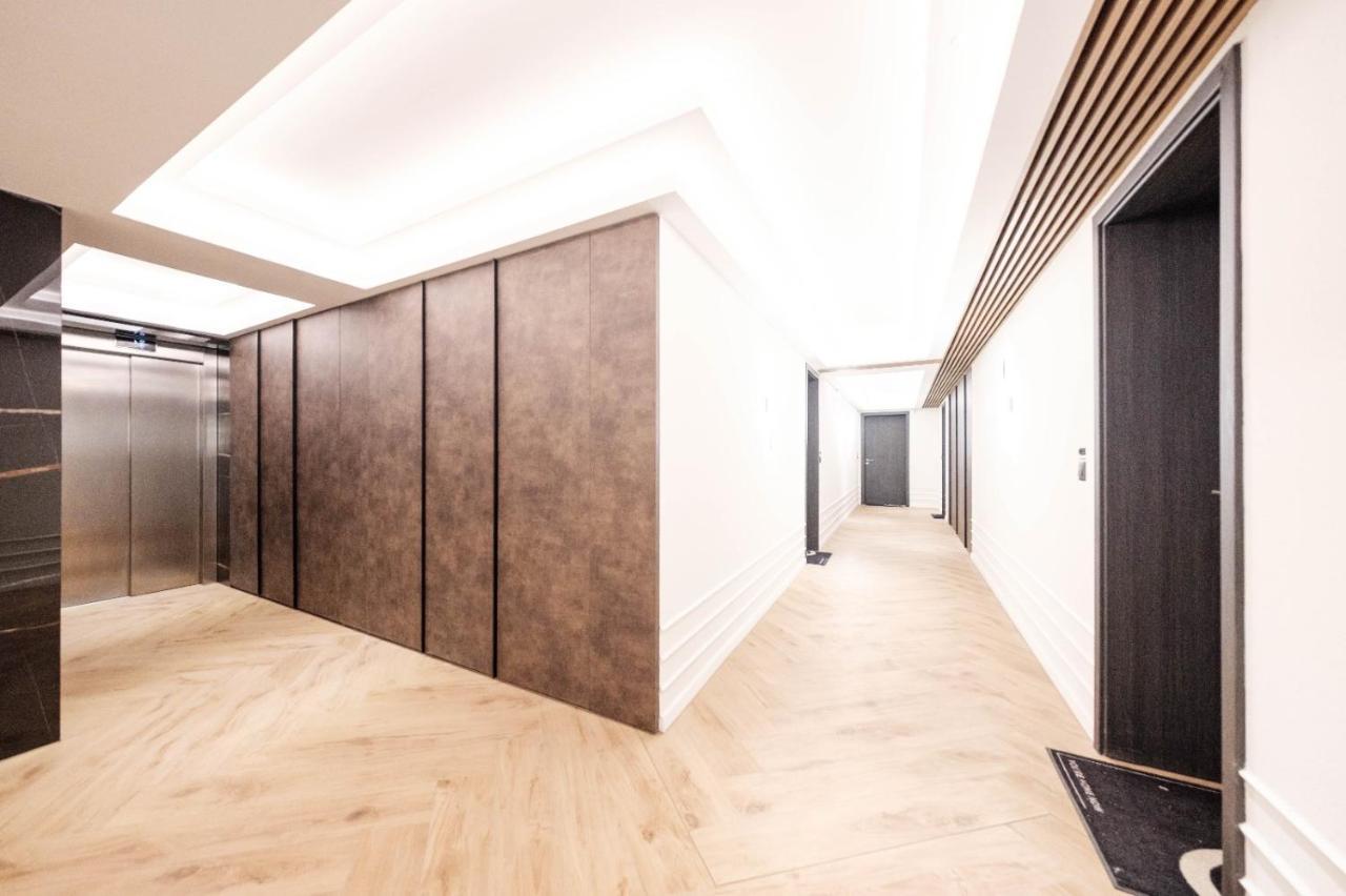 Brand New Luxury Apartment In The Heart Of 브라쇼브 외부 사진